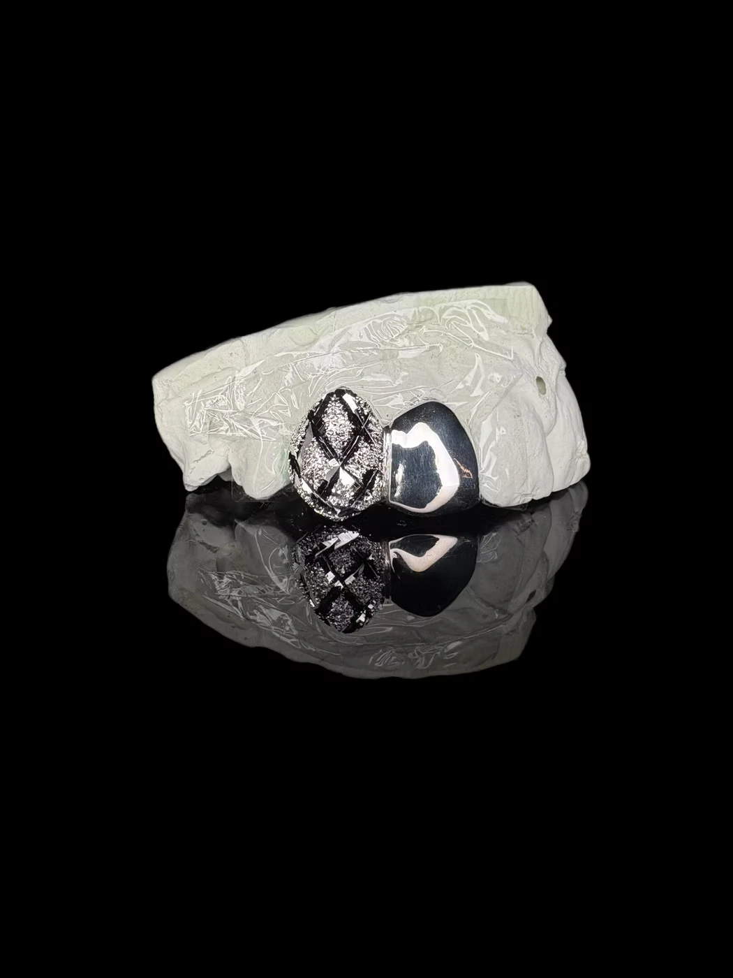 Twin Cap m/ 1 Diamond Dust Cut — La Lux Oslo